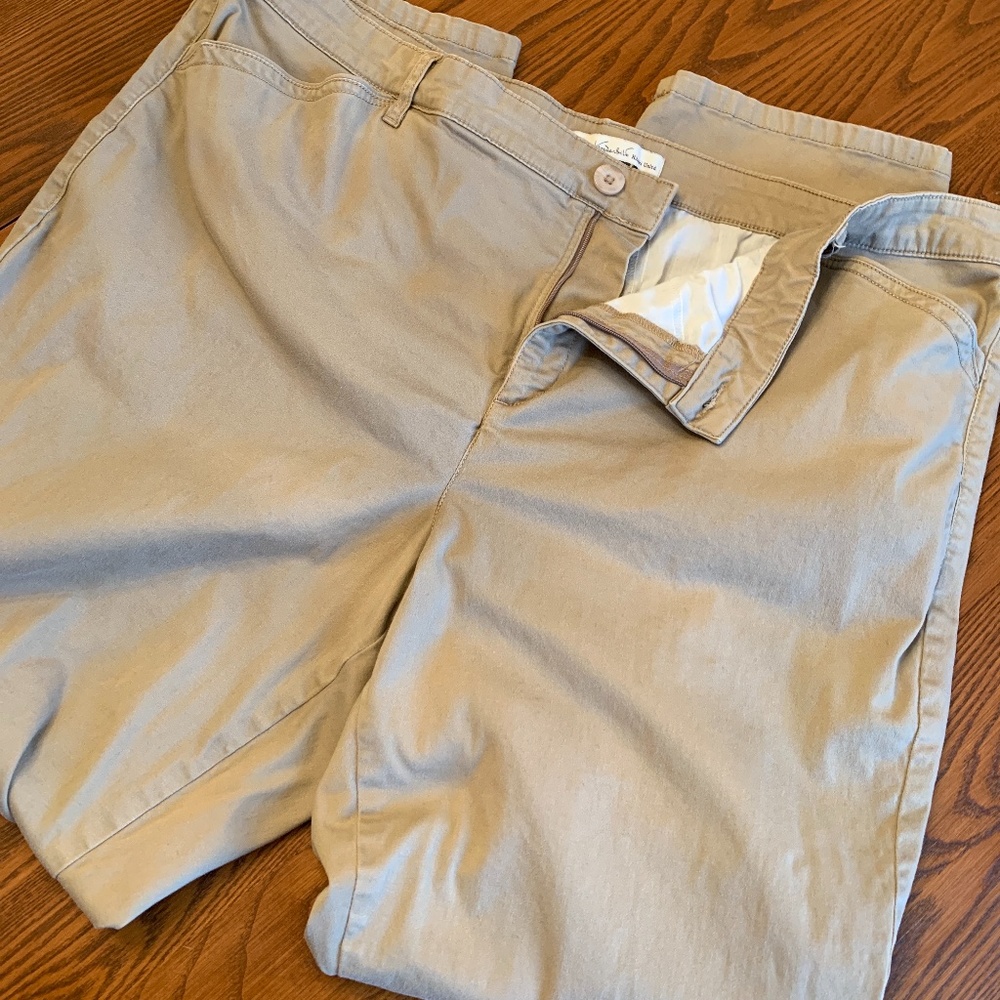 Gloria Vanderbilt Khaki Unltd.